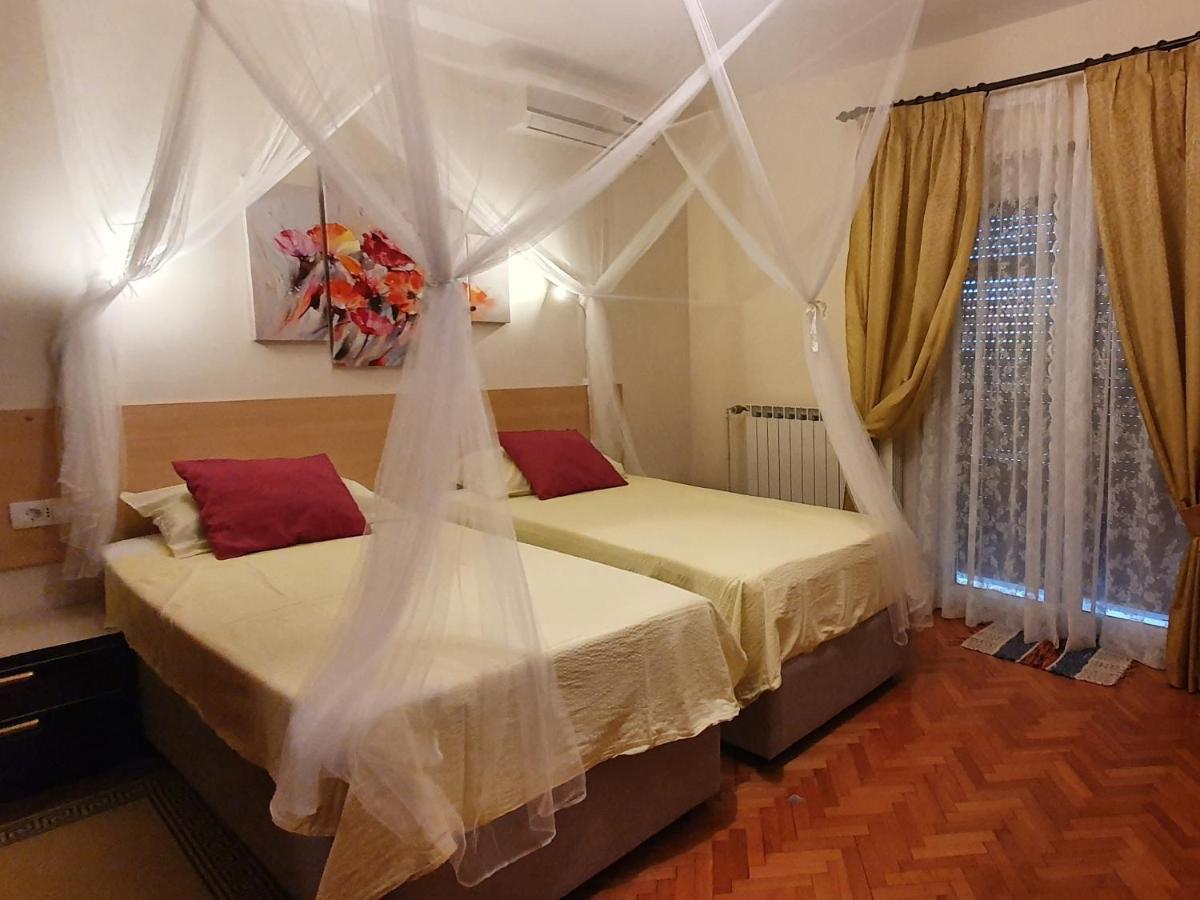 Aneli Rooms & Apartament روفينج المظهر الخارجي الصورة