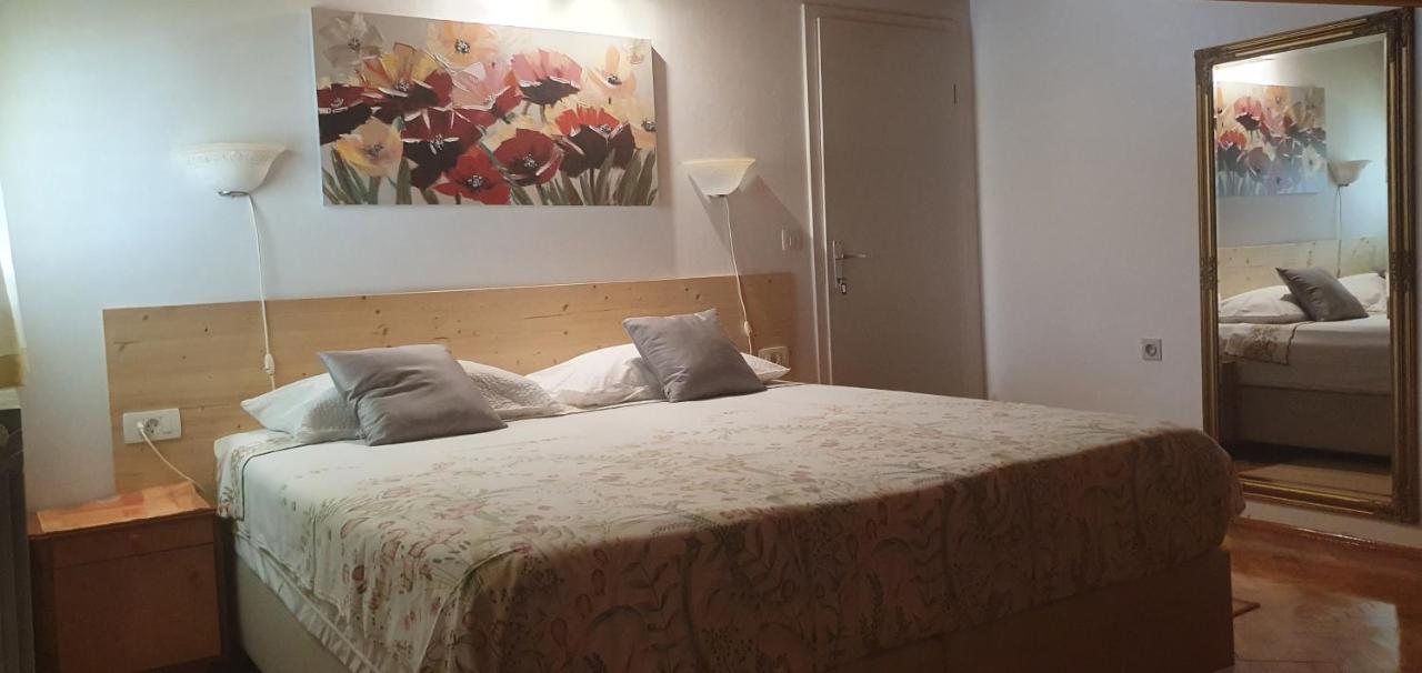 Aneli Rooms & Apartament روفينج المظهر الخارجي الصورة