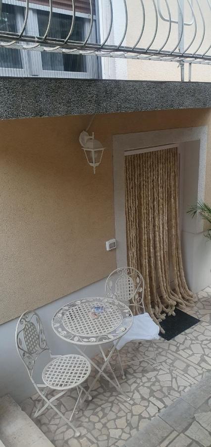 Aneli Rooms & Apartament روفينج المظهر الخارجي الصورة